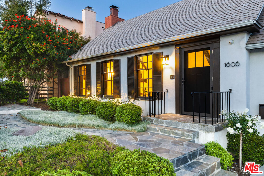 1606 S Ogden Dr