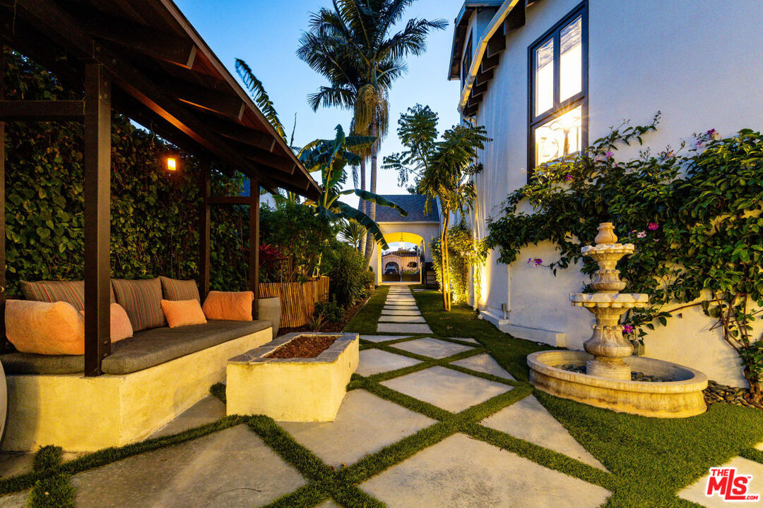 1606 S Ogden Dr