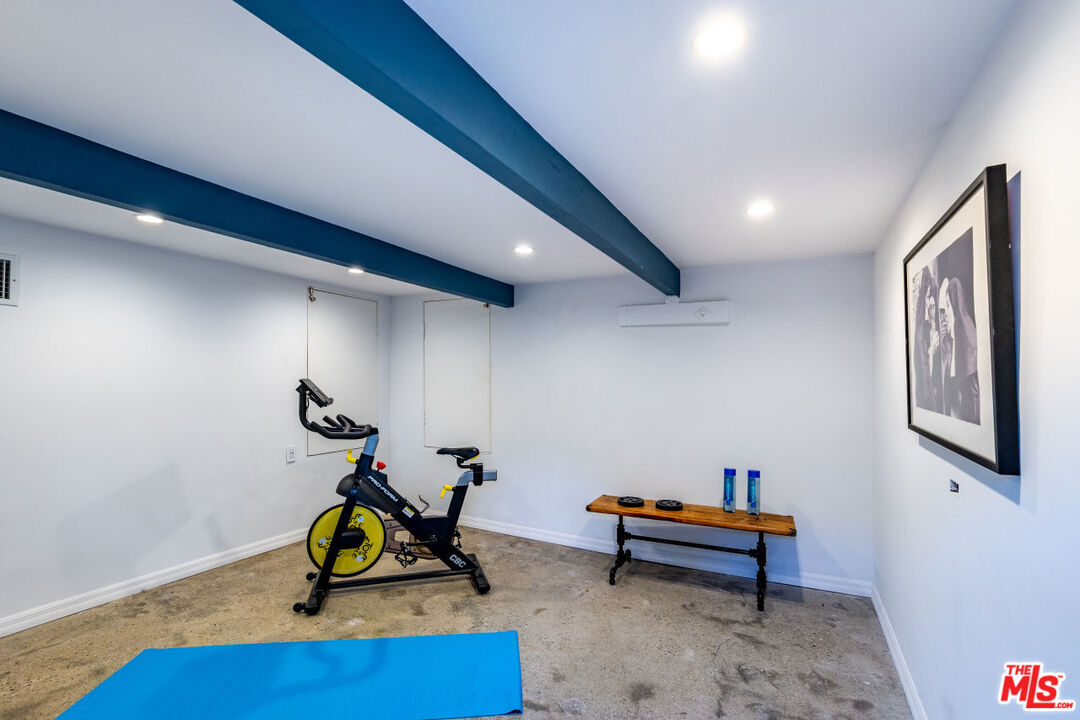 1606 S Ogden Dr