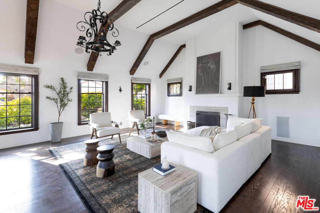 1606 S Ogden Dr