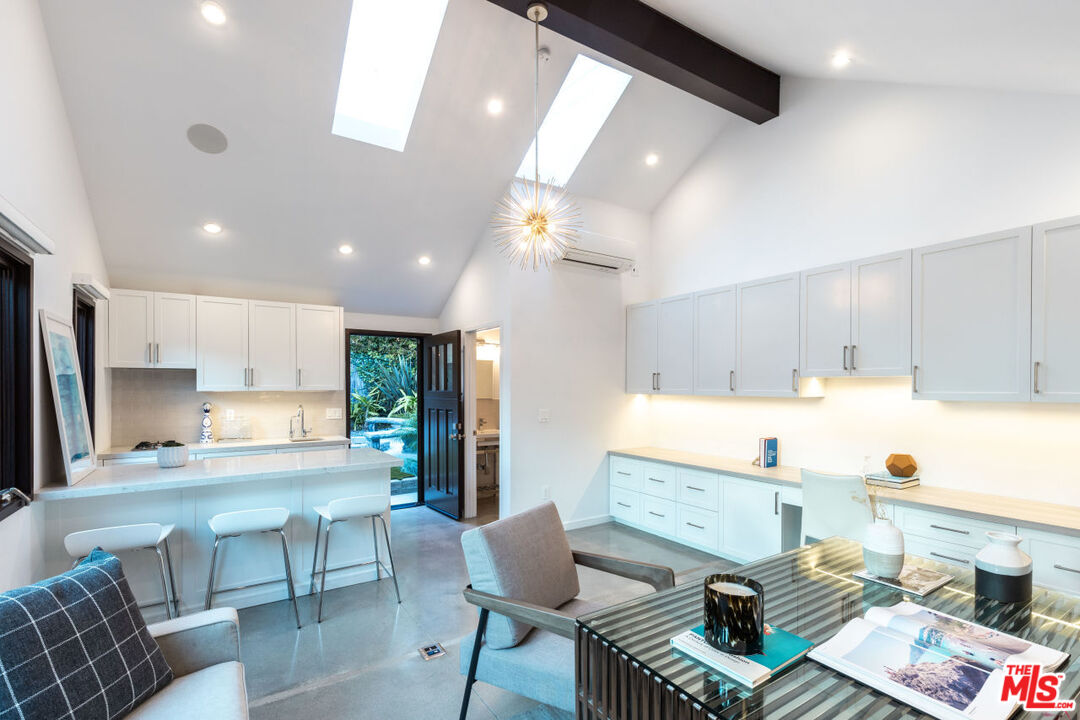 1606 S Ogden Dr