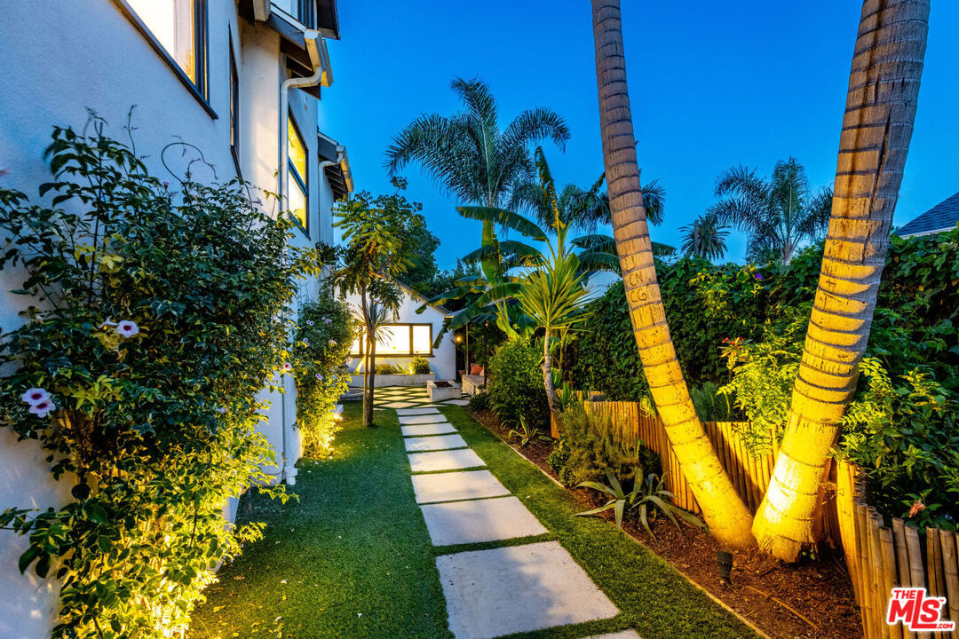1606 S Ogden Dr