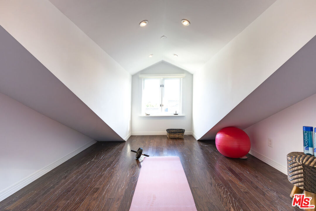 1606 S Ogden Dr