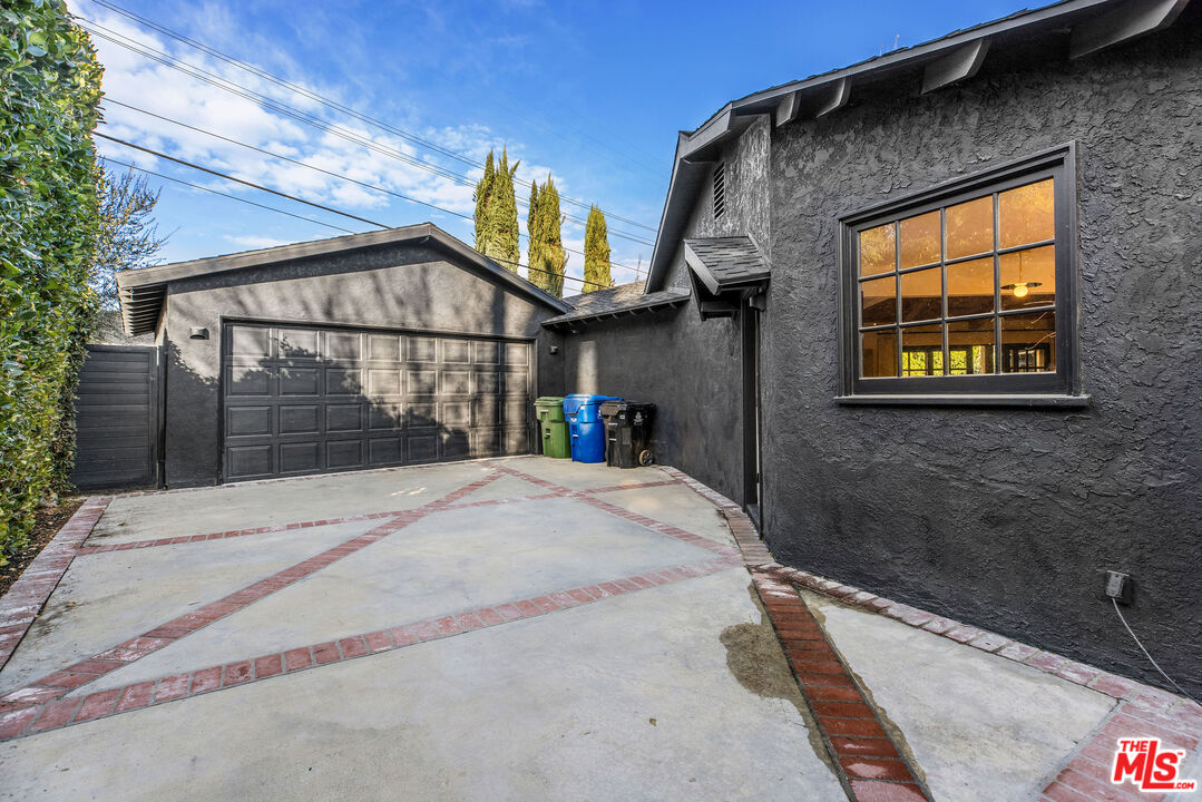 6112 Dill Pl