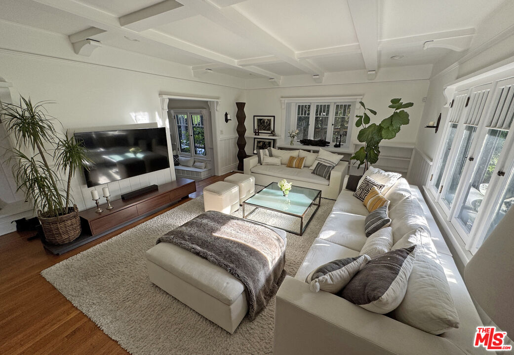 1957 Canyon Dr
