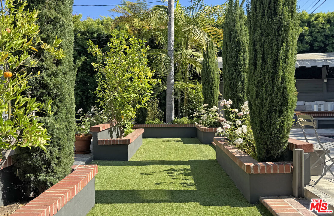 1957 Canyon Dr