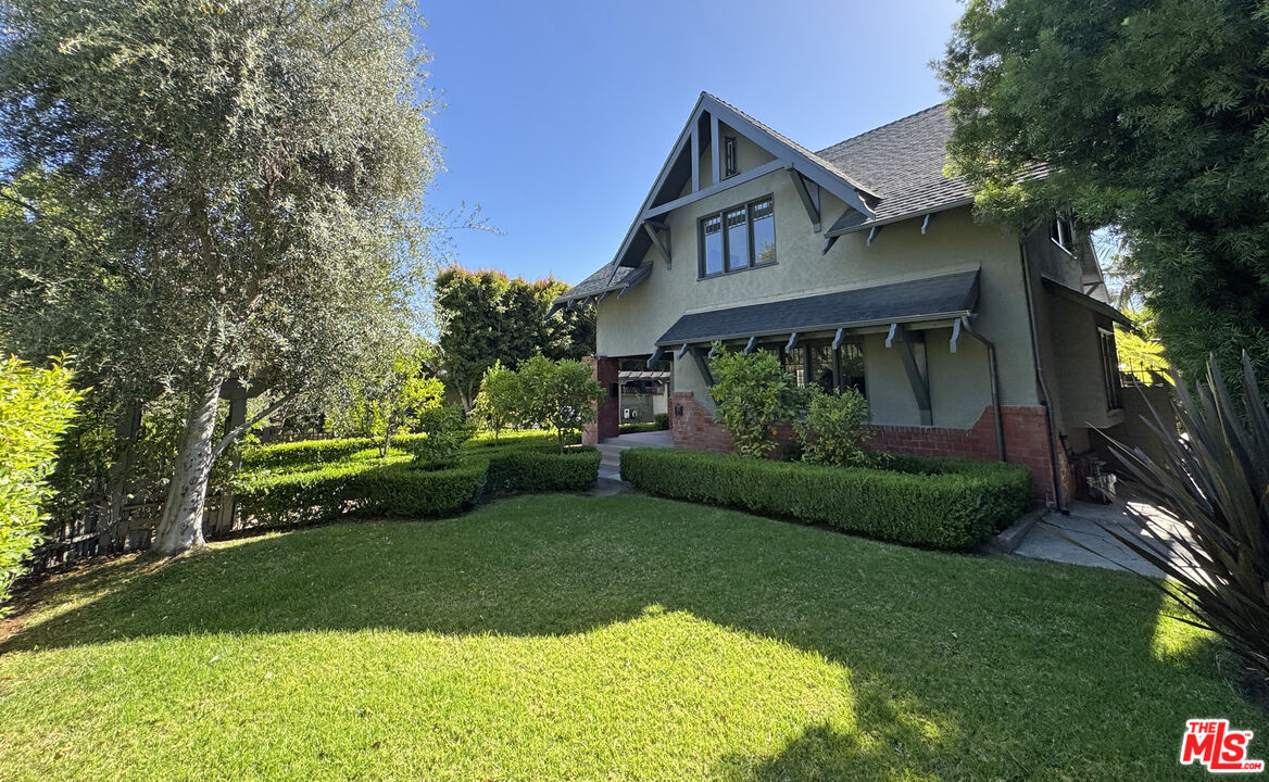 1957 Canyon Dr