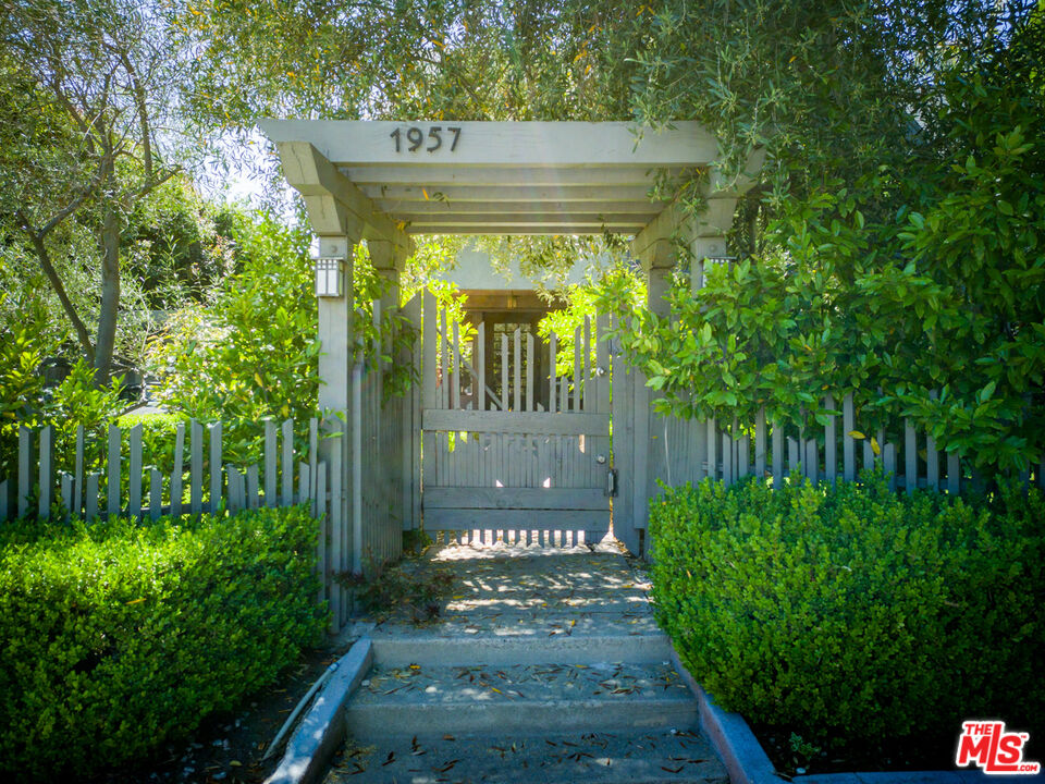 1957 Canyon Dr
