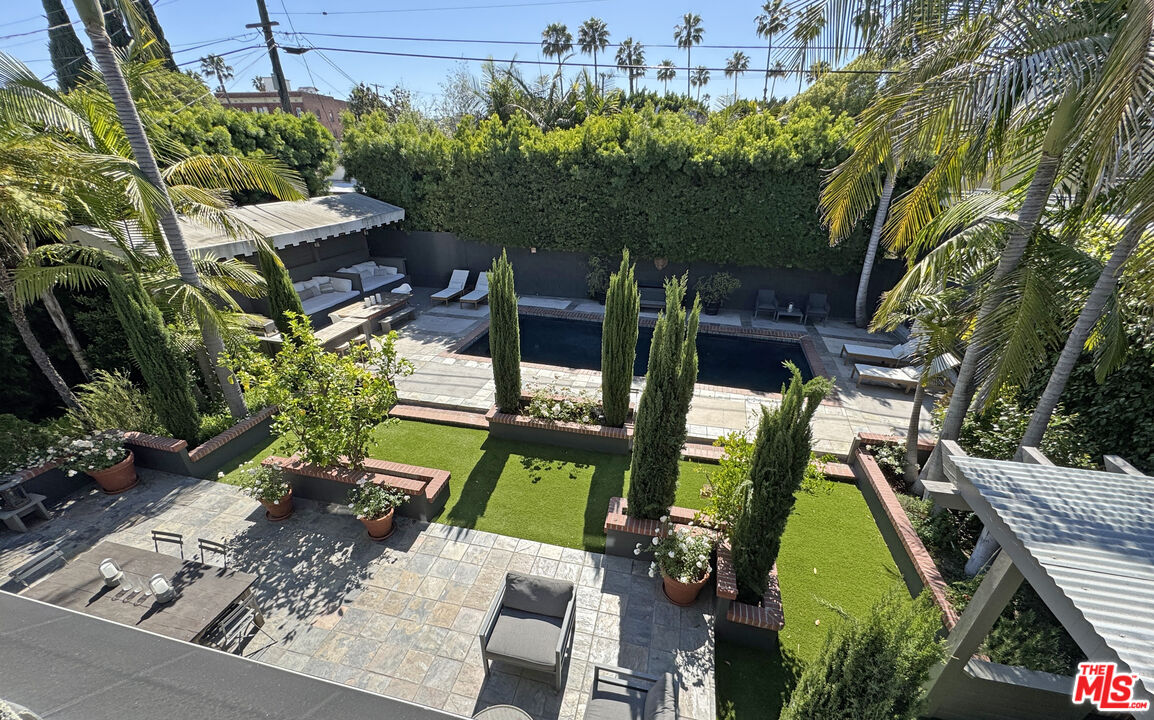 1957 Canyon Dr