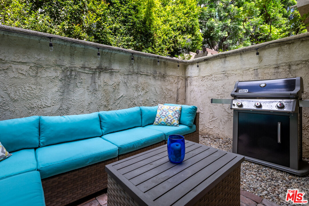 12831 Moorpark St Unit: 14