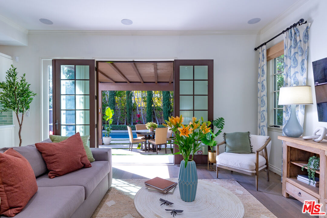 735 N Stanley Ave