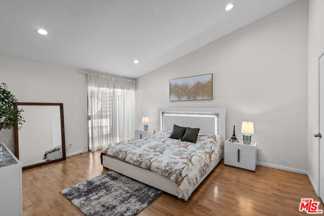 15050 Sherman Way Unit: 166