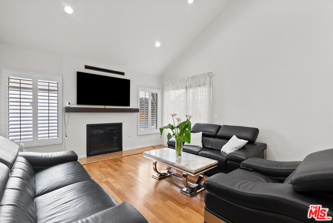 15050 Sherman Way Unit: 166