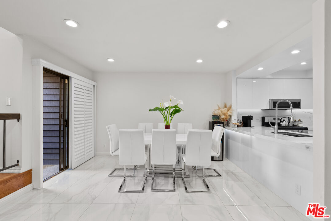 15050 Sherman Way Unit: 166