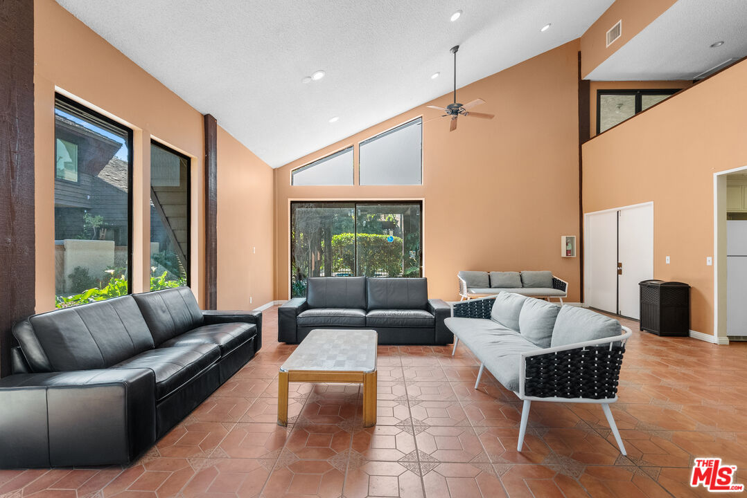 15050 Sherman Way Unit: 166