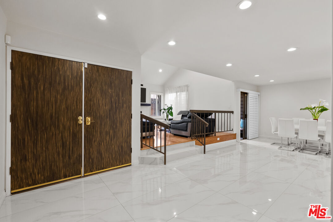 15050 Sherman Way Unit: 166