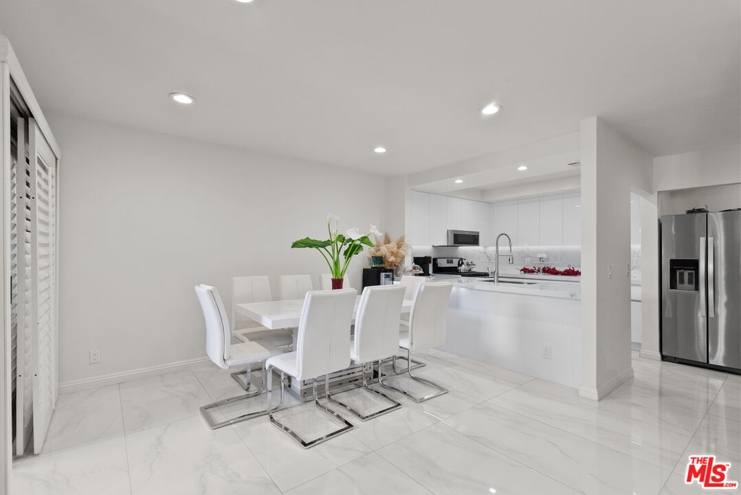 15050 Sherman Way Unit: 166