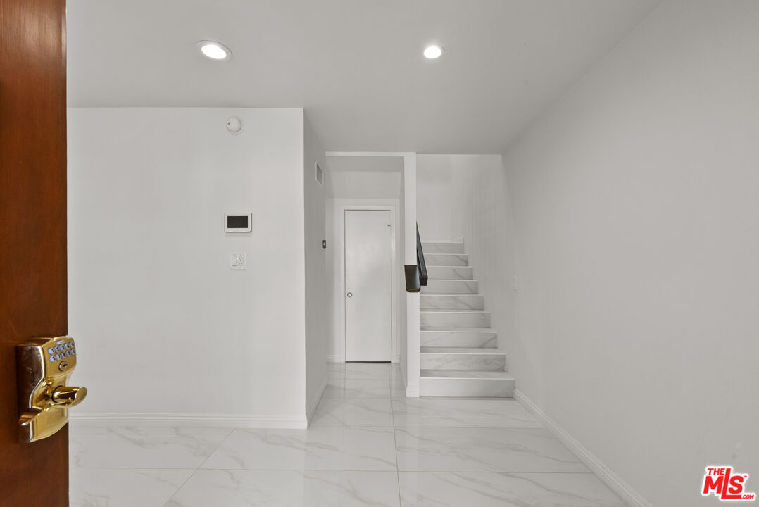 15050 Sherman Way Unit: 166