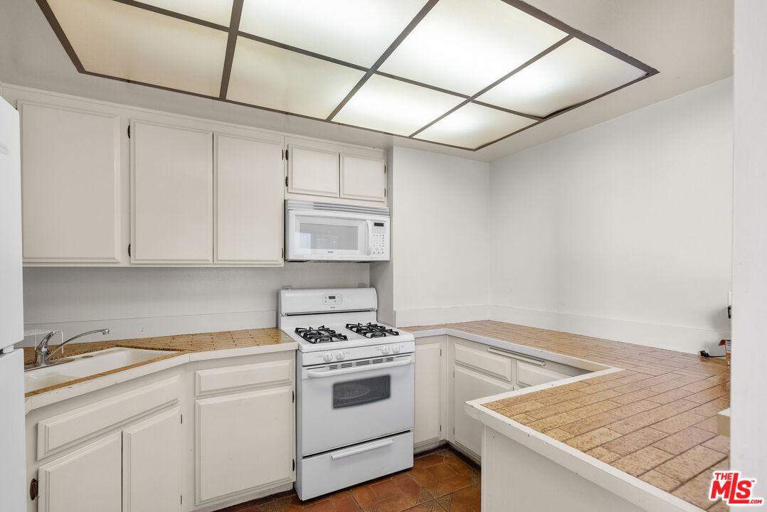 15050 Sherman Way Unit: 166