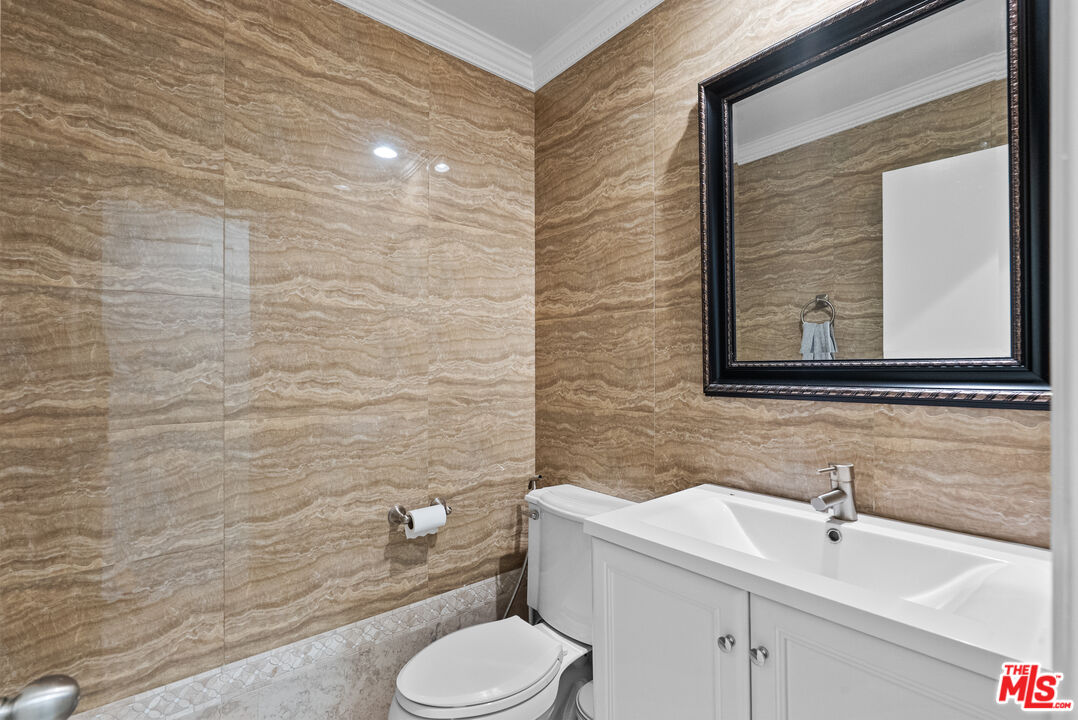 15050 Sherman Way Unit: 166