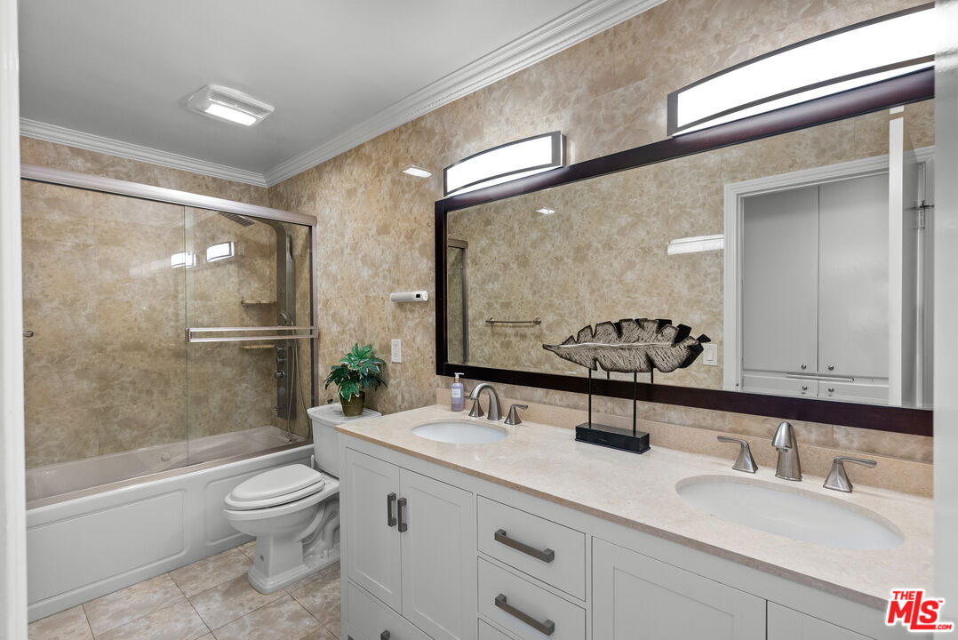 15050 Sherman Way Unit: 166