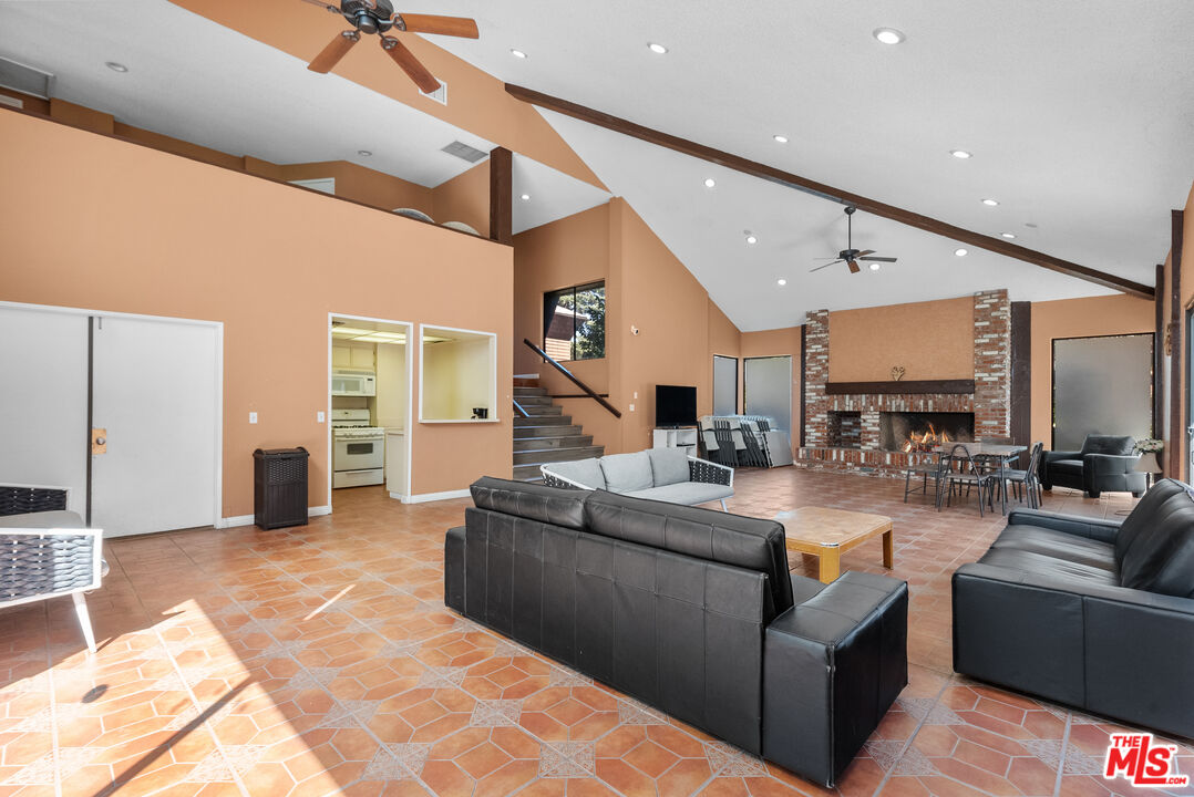 15050 Sherman Way Unit: 166