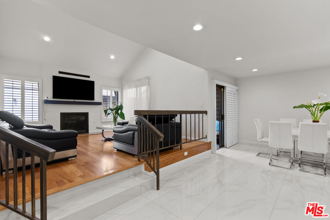 15050 Sherman Way Unit: 166