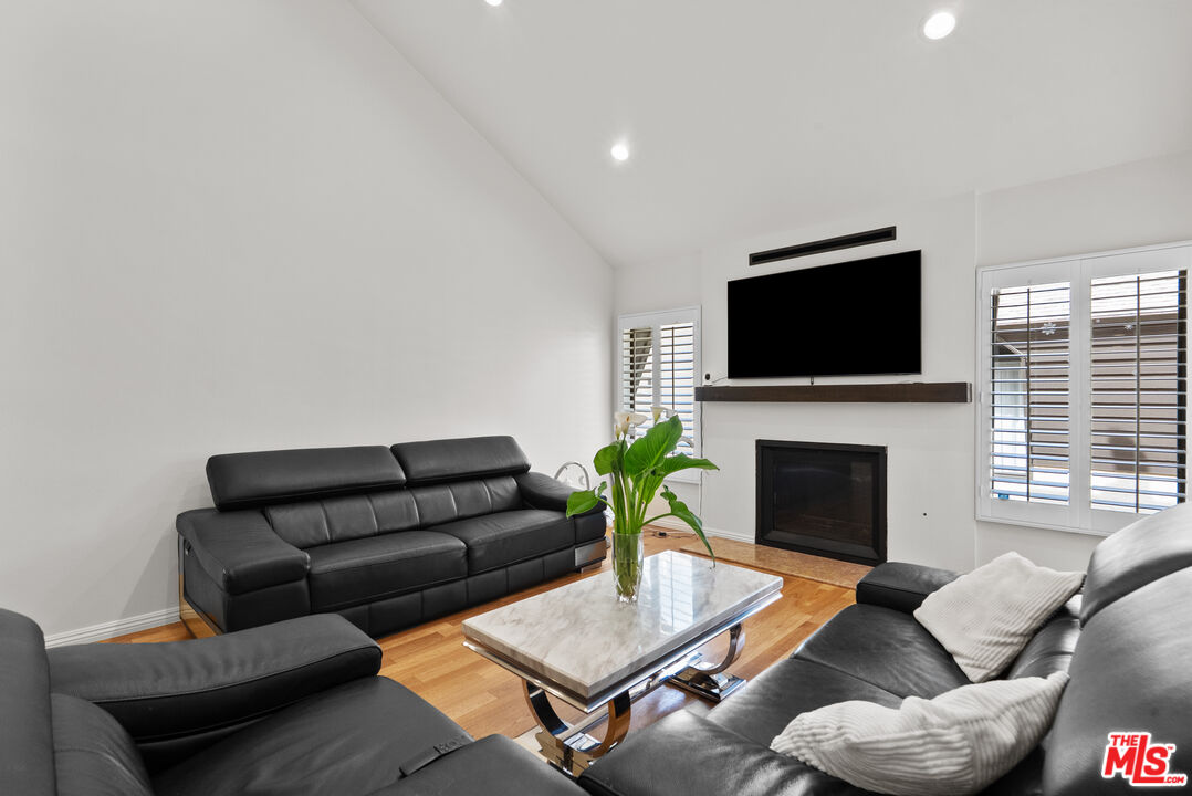 15050 Sherman Way Unit: 166