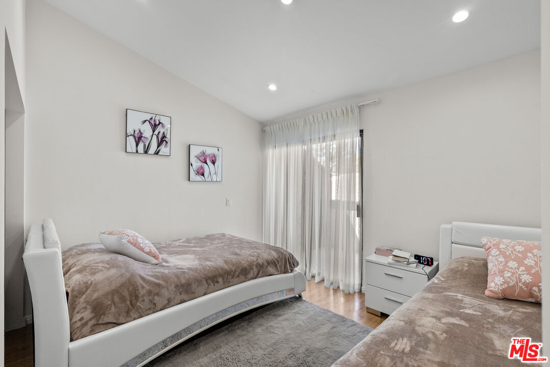 15050 Sherman Way Unit: 166