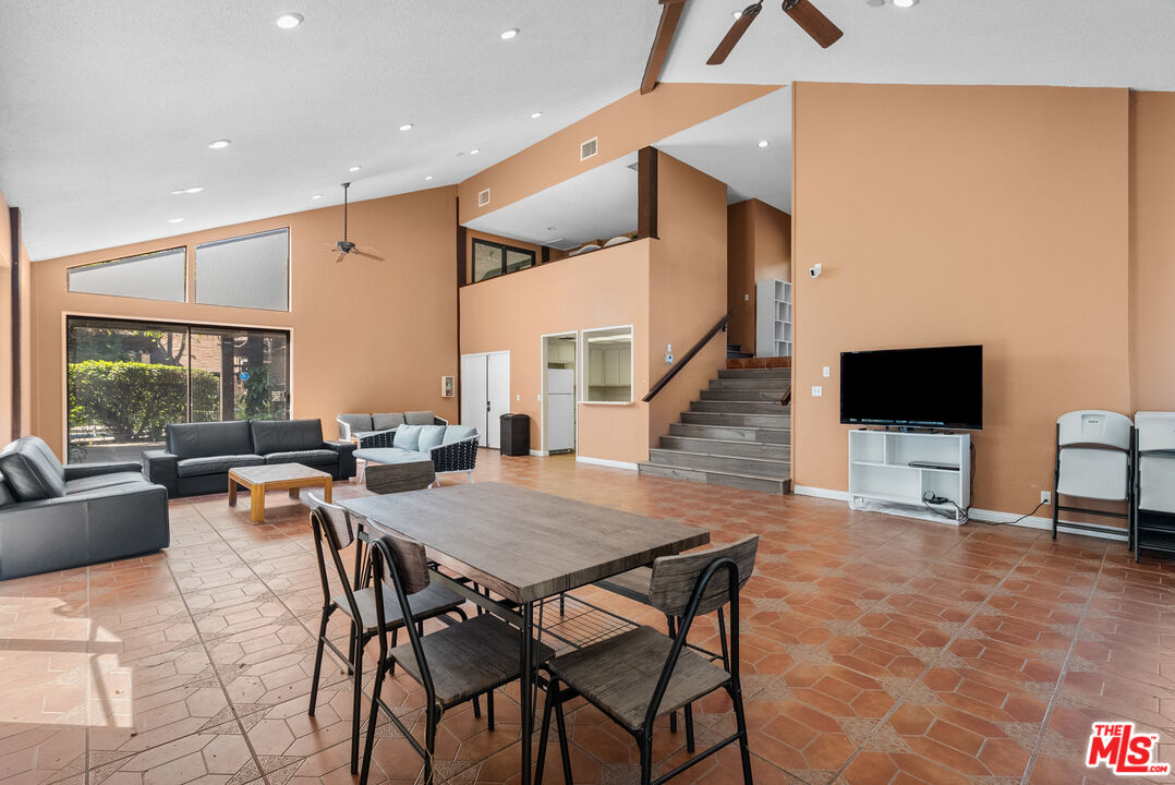 15050 Sherman Way Unit: 166