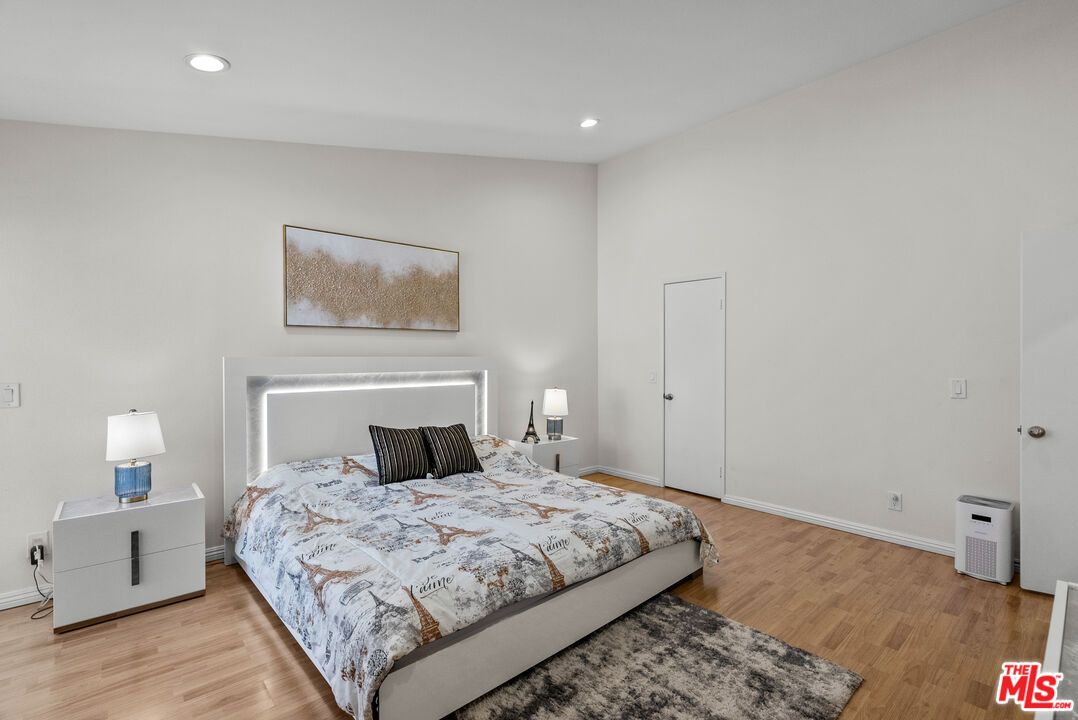 15050 Sherman Way Unit: 166