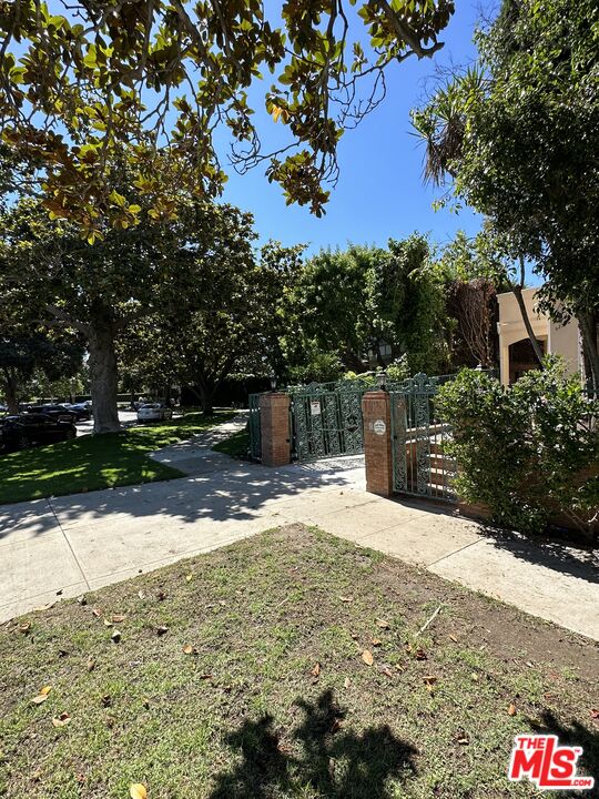 623 Palisades Ave