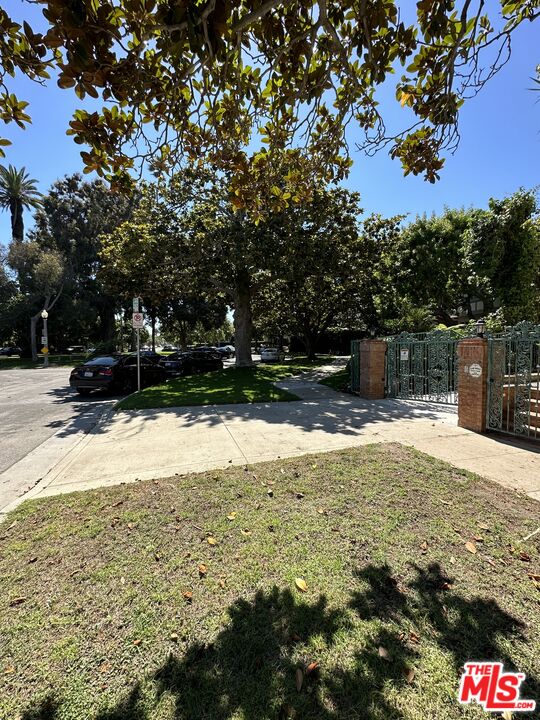 623 Palisades Ave