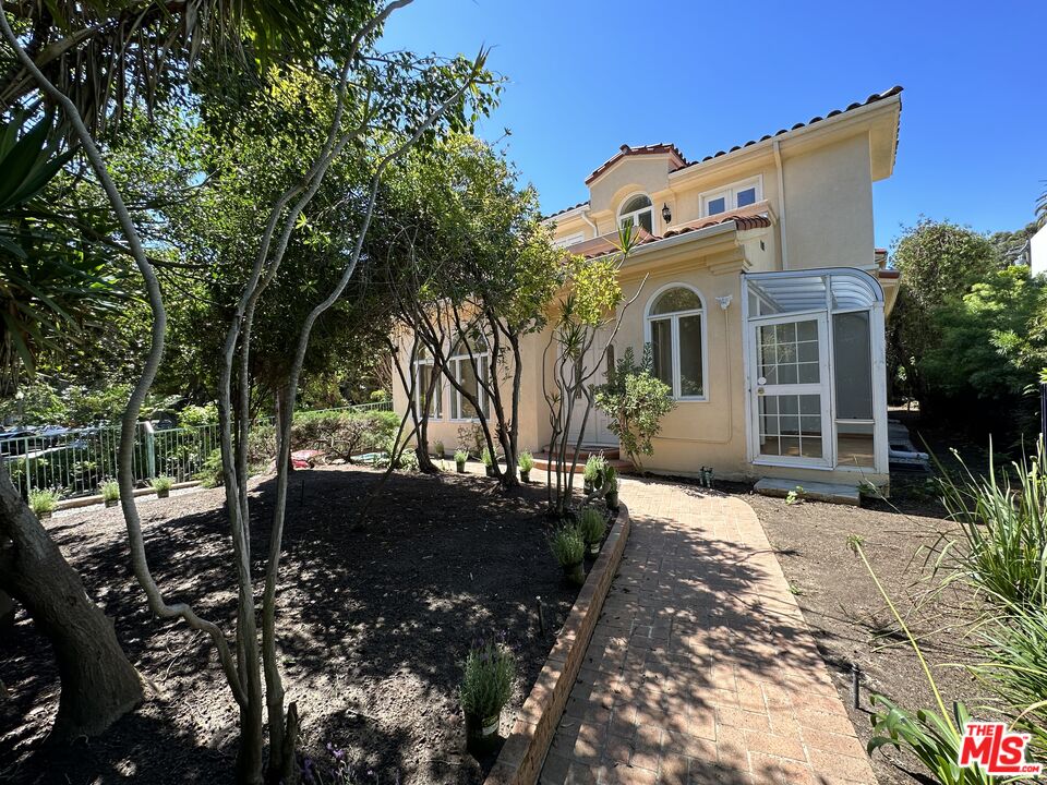 623 Palisades Ave