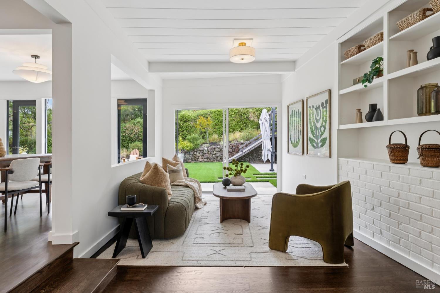 5 Angela Avenue