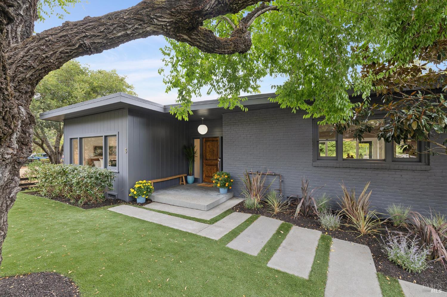 5 Angela Avenue