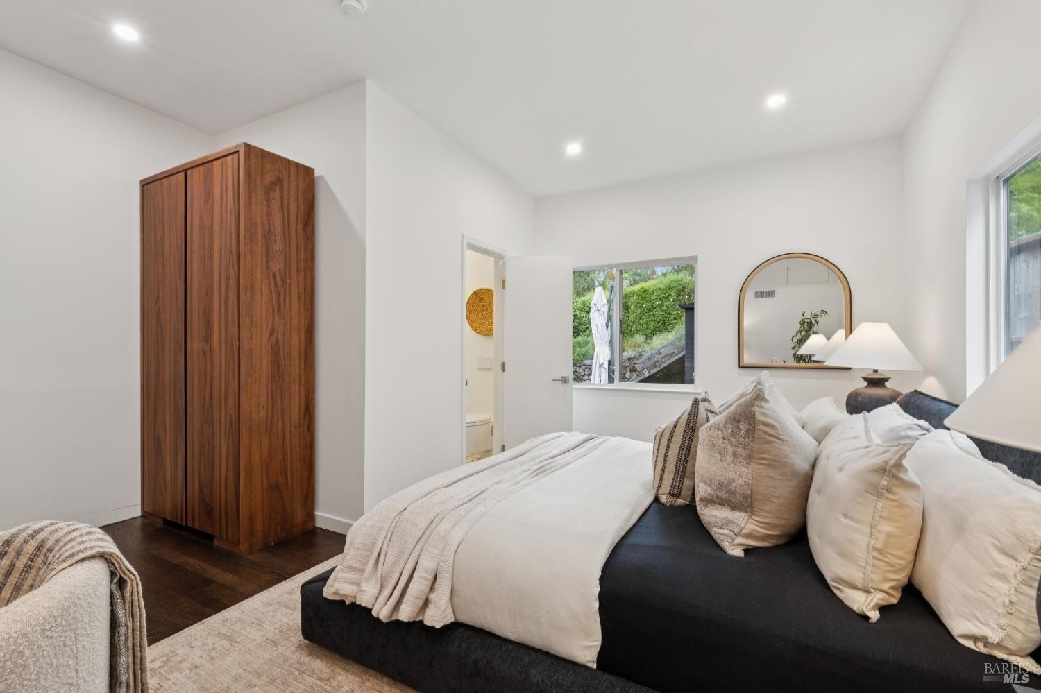 5 Angela Avenue