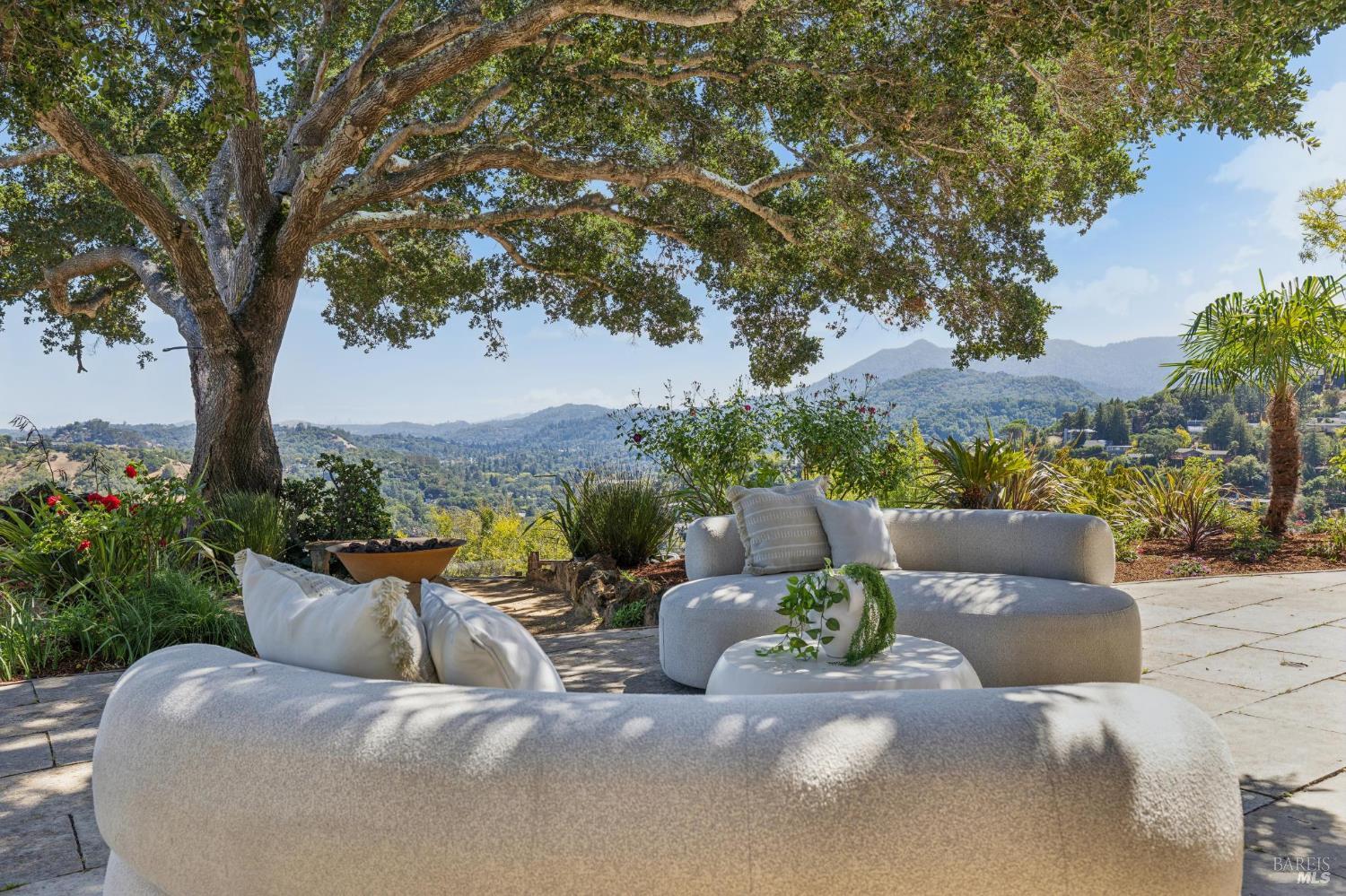 150 W Oak Knoll Drive