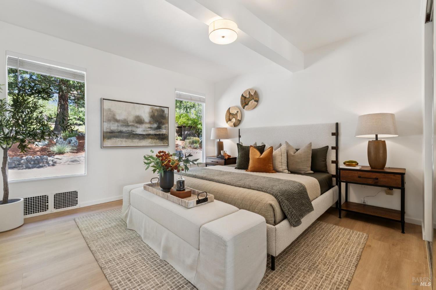 150 W Oak Knoll Drive