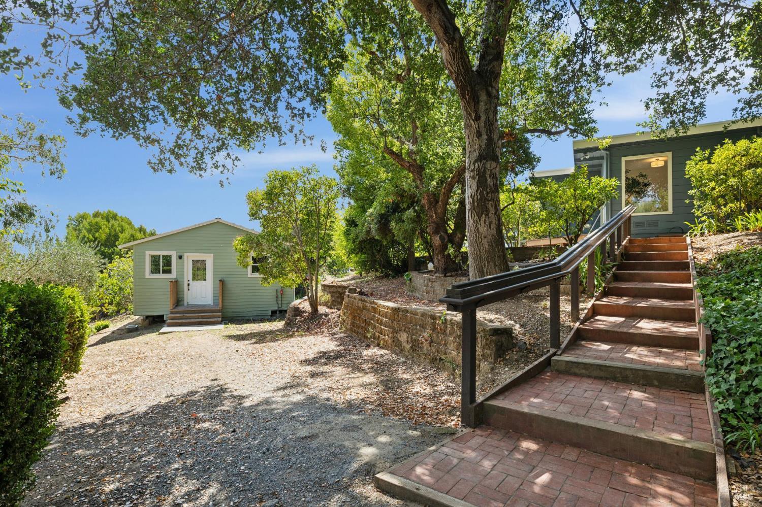 150 W Oak Knoll Drive