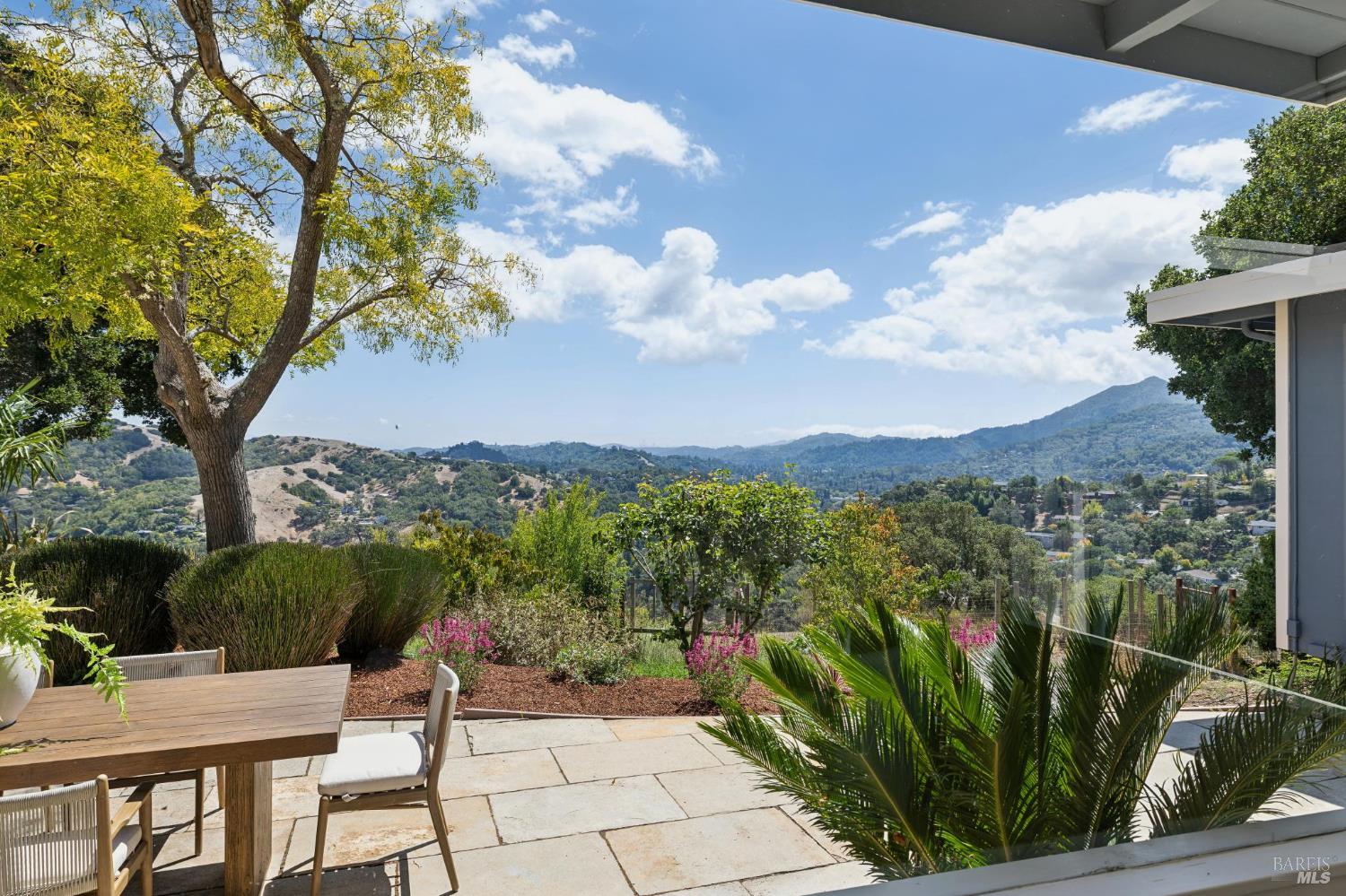 150 W Oak Knoll Drive