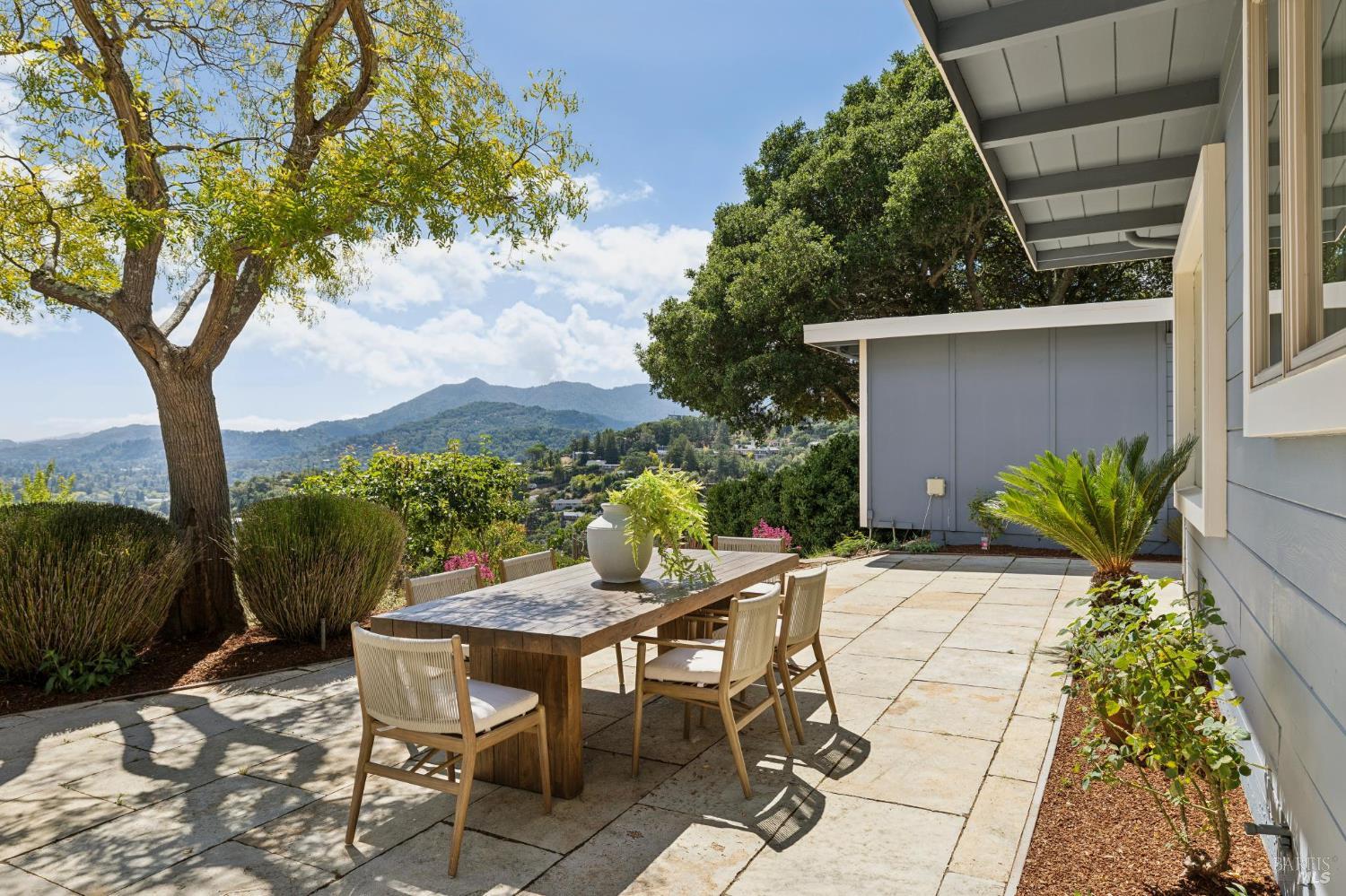 150 W Oak Knoll Drive