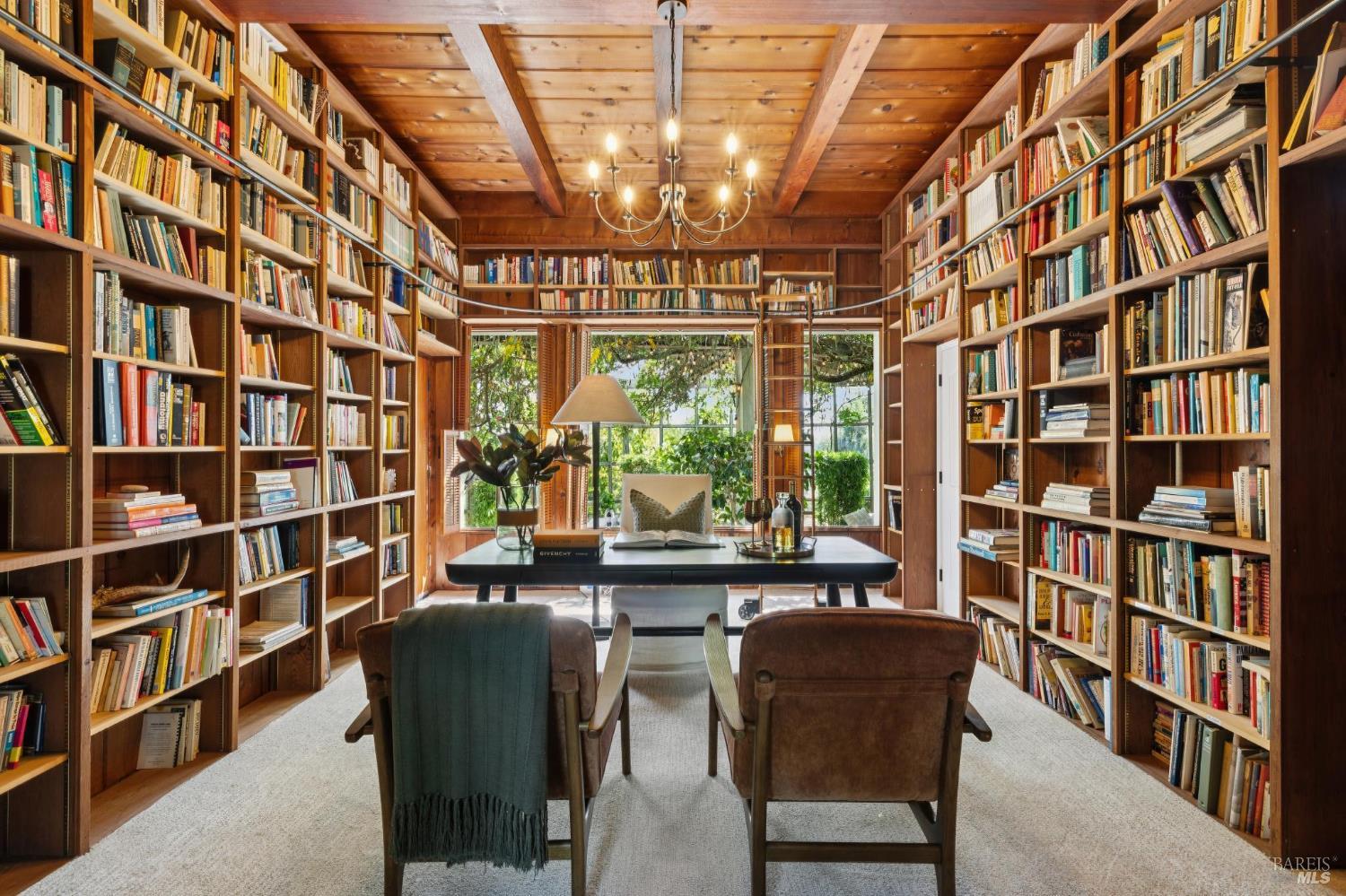 150 W Oak Knoll Drive