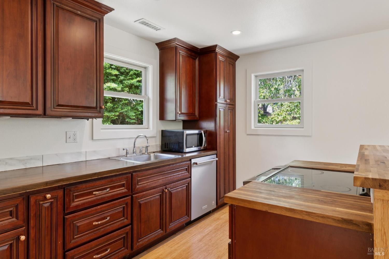 150 W Oak Knoll Drive