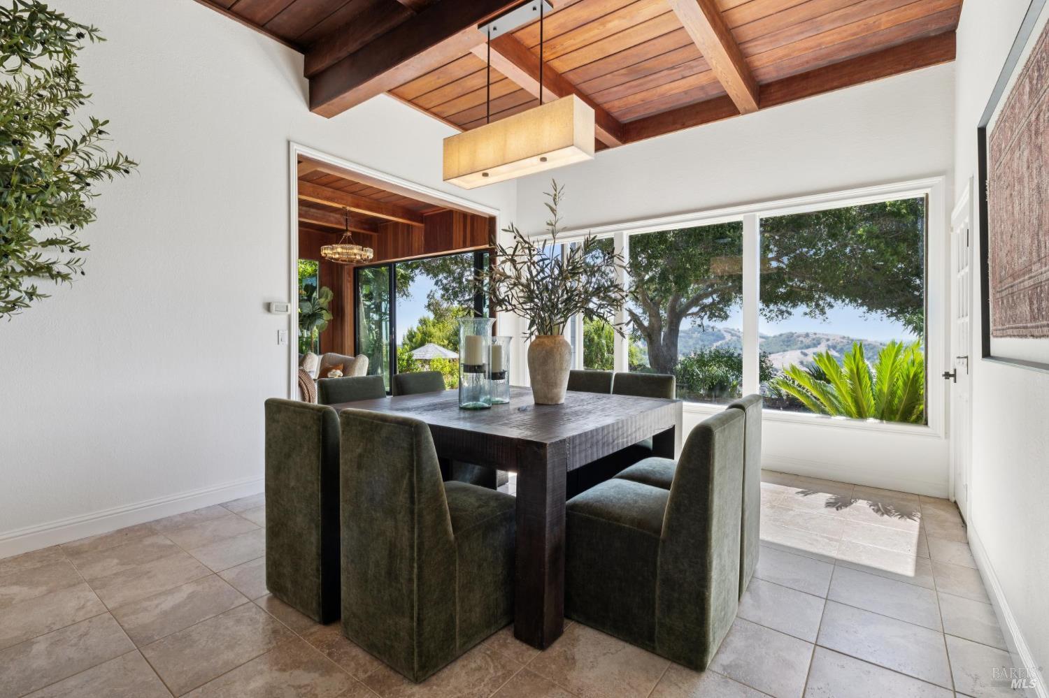 150 W Oak Knoll Drive