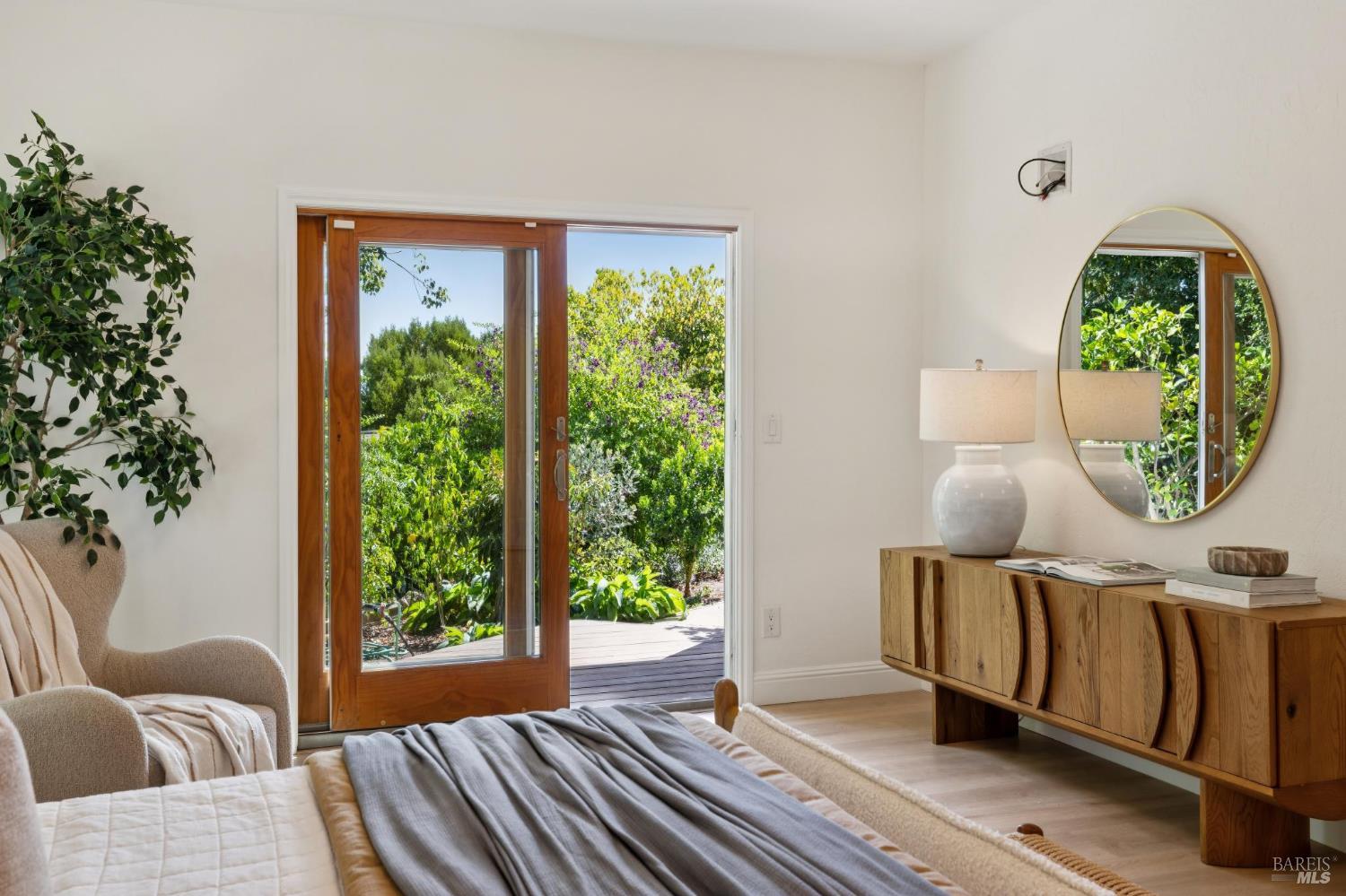 150 W Oak Knoll Drive