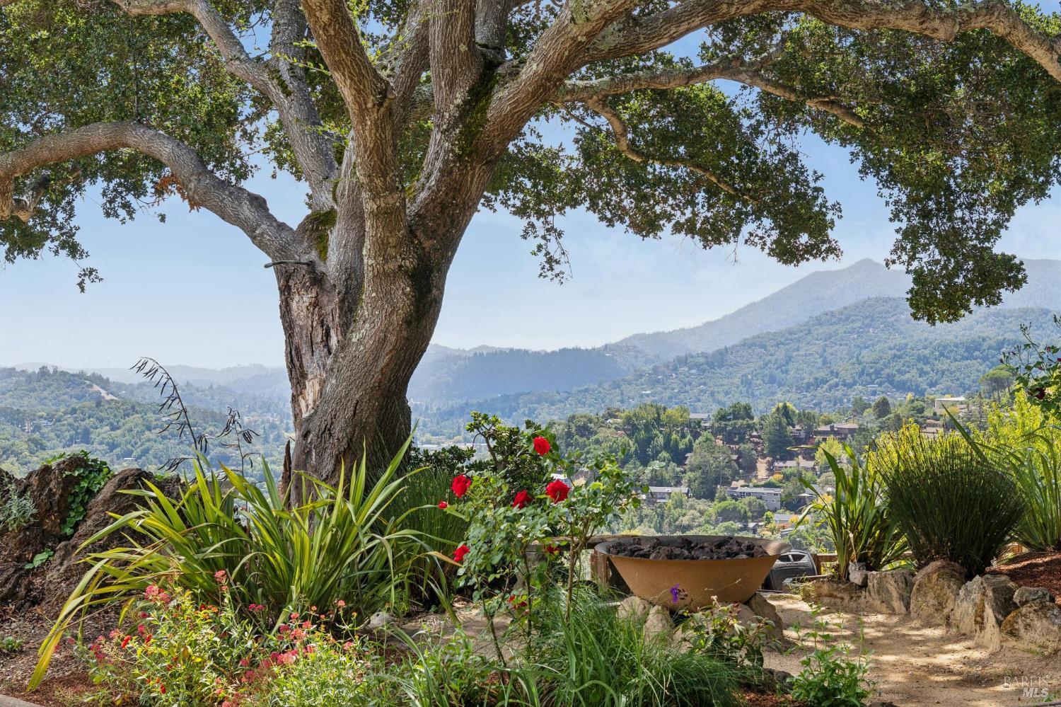 150 W Oak Knoll Drive