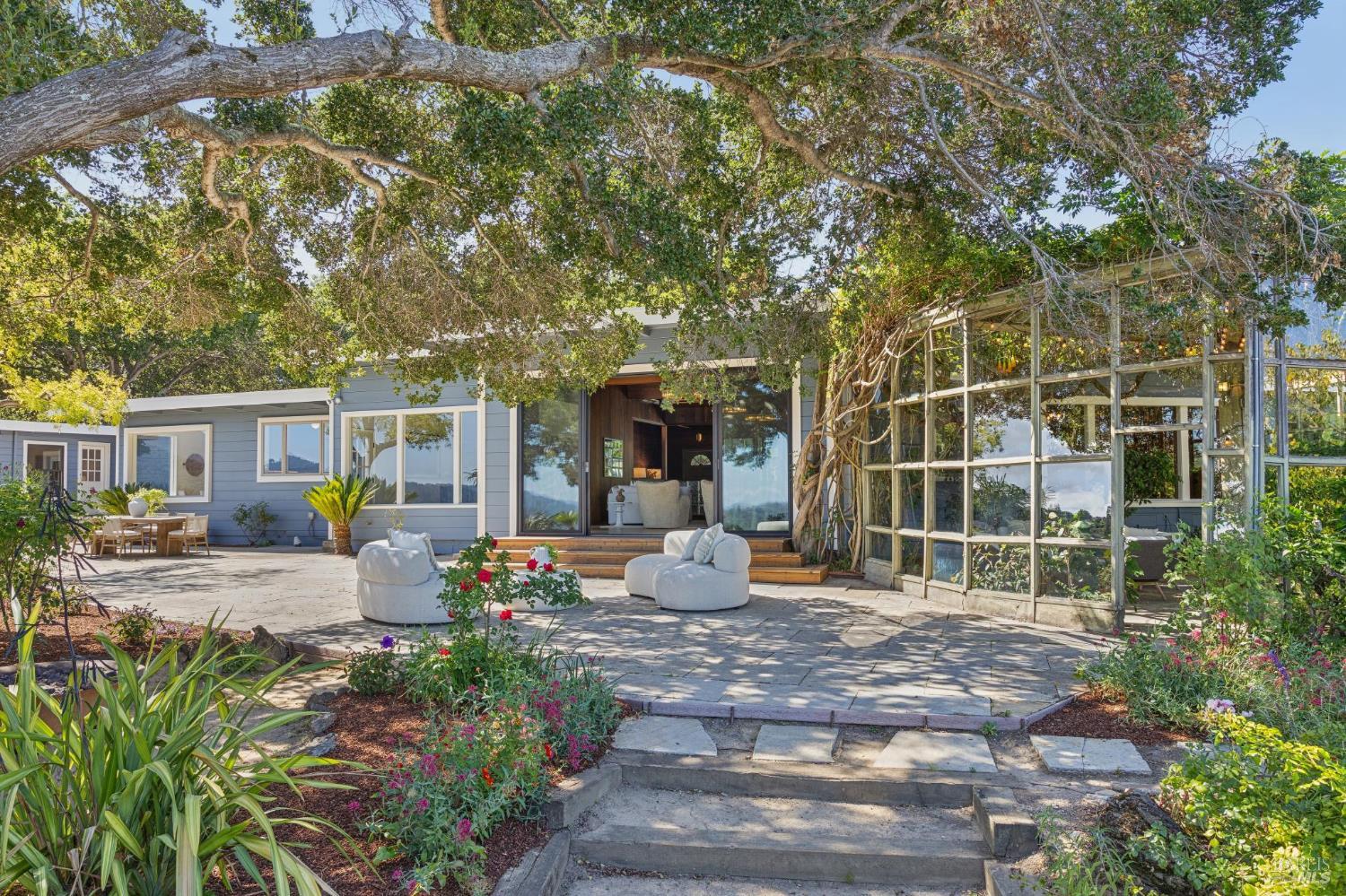 150 W Oak Knoll Drive