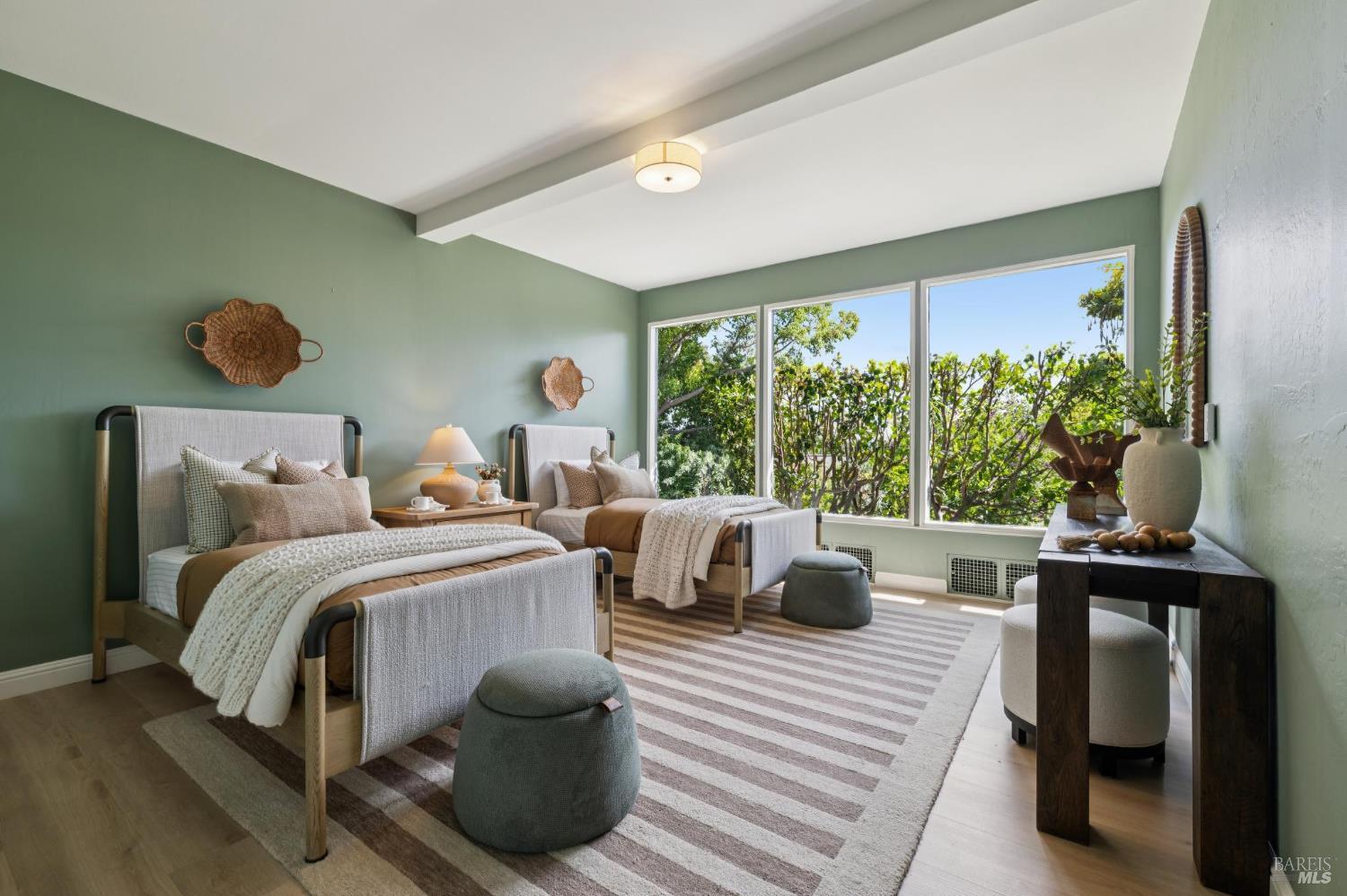 150 W Oak Knoll Drive