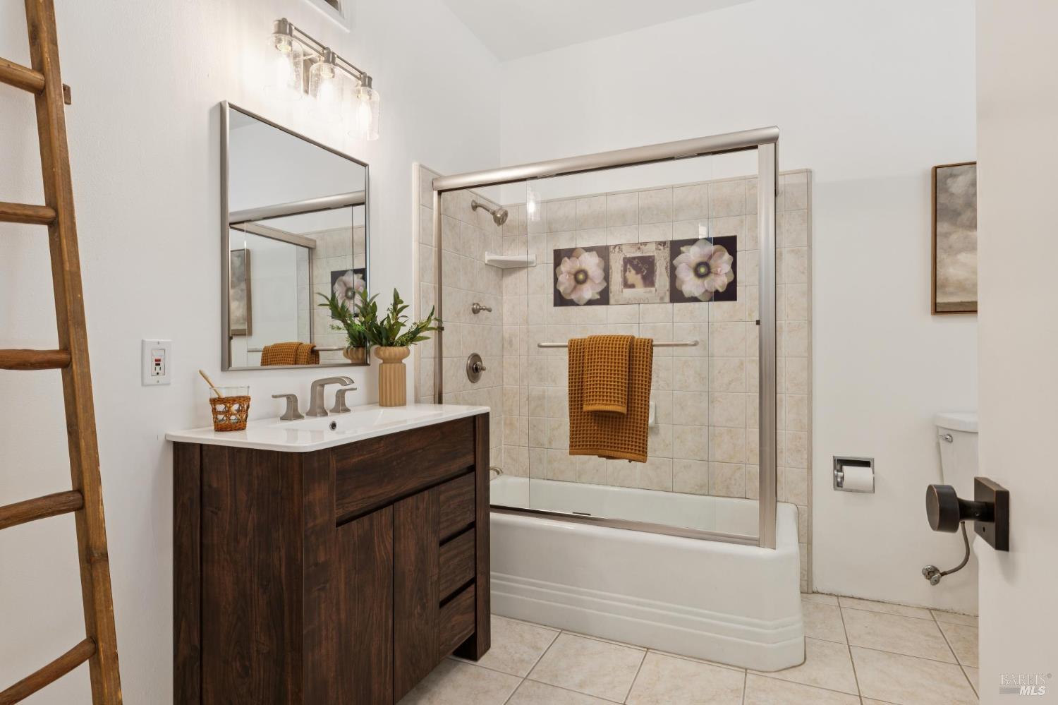 150 W Oak Knoll Drive